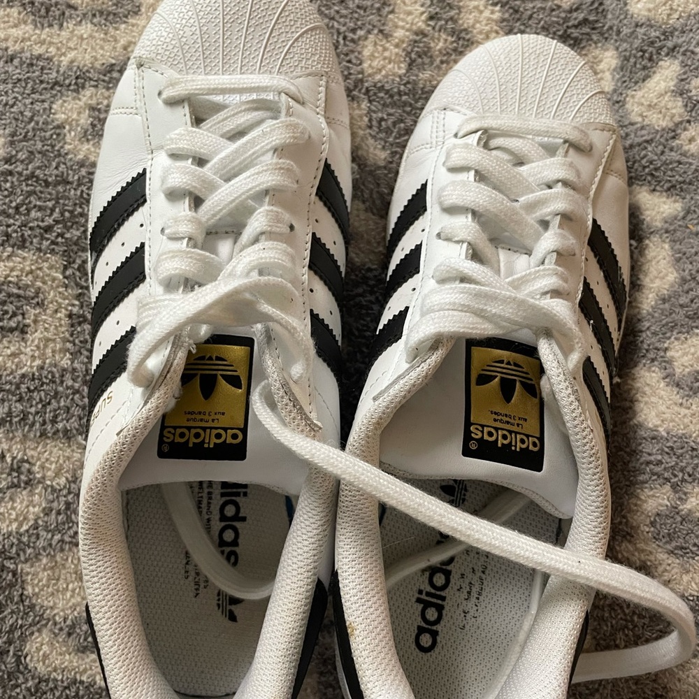 Adidas superstars